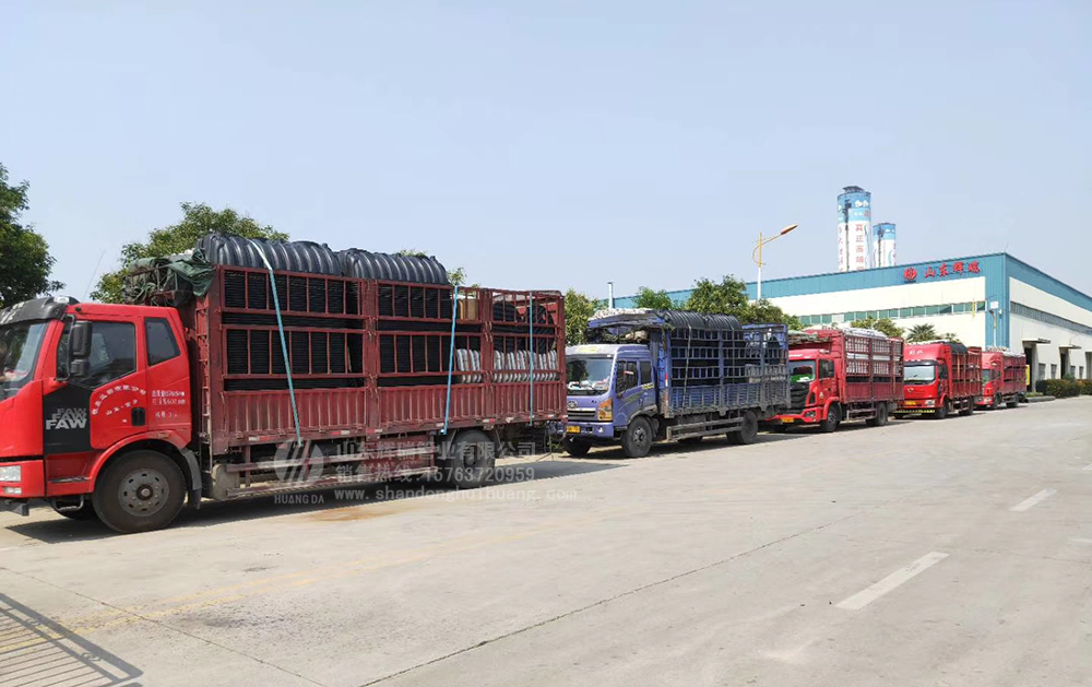 加快新農（nóng）村旱廁改造，六車三格化糞池集中（zhōng）發貨